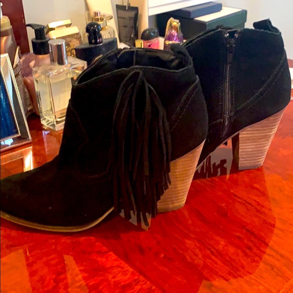 Steve Madden size 7 fringed booties